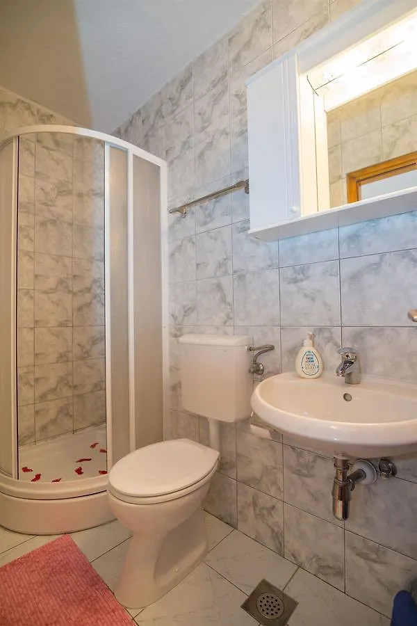 Apartment And Rooms Ruza Τρογκίρ
