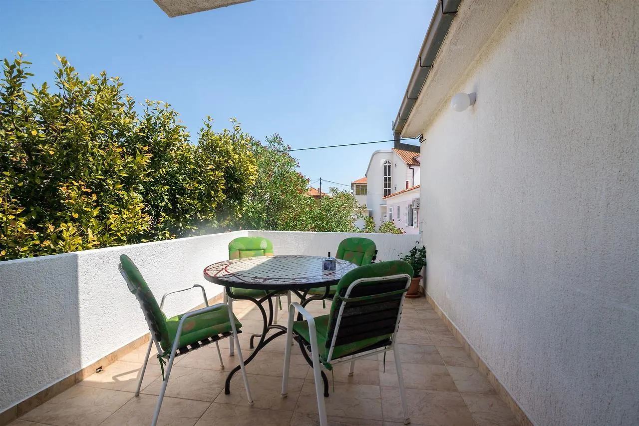Apartment And Rooms Ruza Τρογκίρ